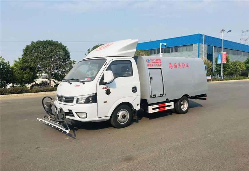 東風(fēng)途逸路面養(yǎng)護(hù)車(chē)