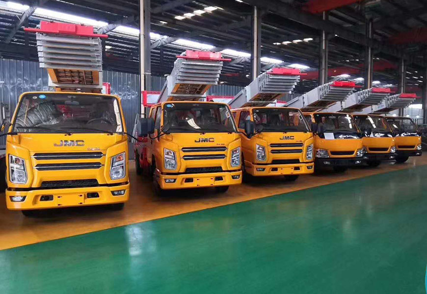 國(guó)六藍(lán)牌江鈴順達(dá)32米云梯車(chē)