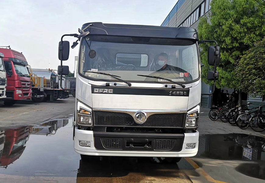東風(fēng)多利卡5噸瀝青灑布車(chē)國(guó)六