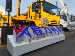 自主研發(fā)生產(chǎn)首款智能化4.5萬(wàn)伏絕緣高空作業(yè)車